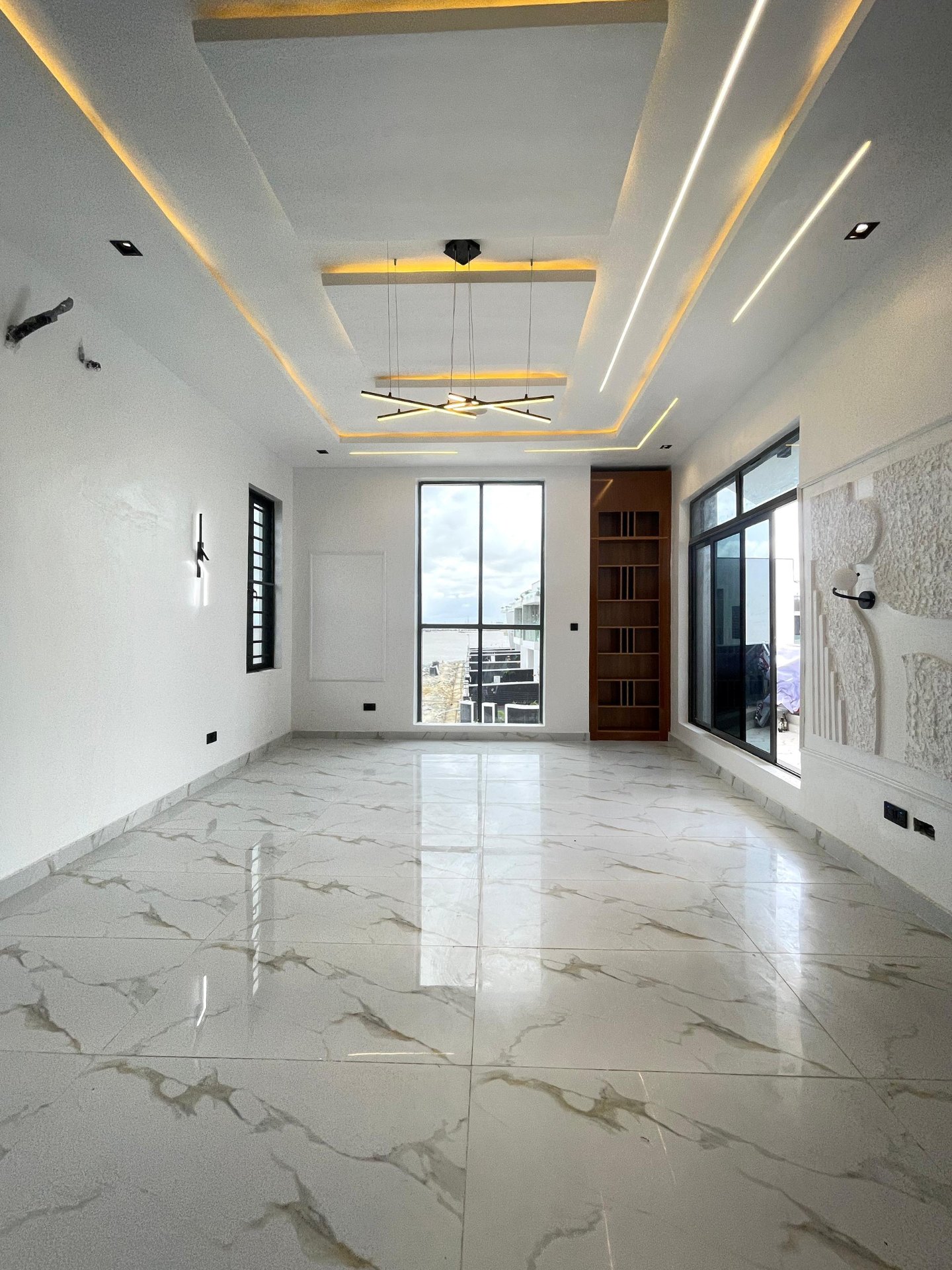 Hanover Court — Luxury 3 Bedroom + BQ